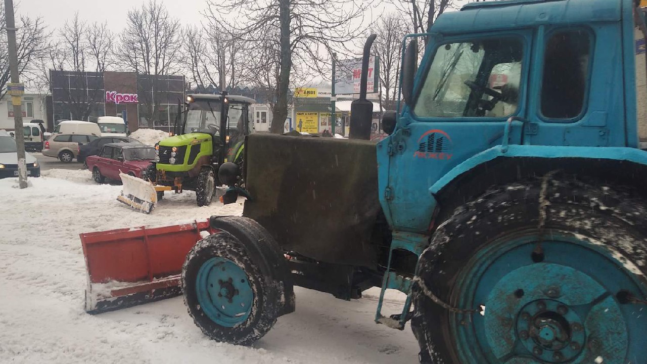 Боротьба з наслідками негоди триває